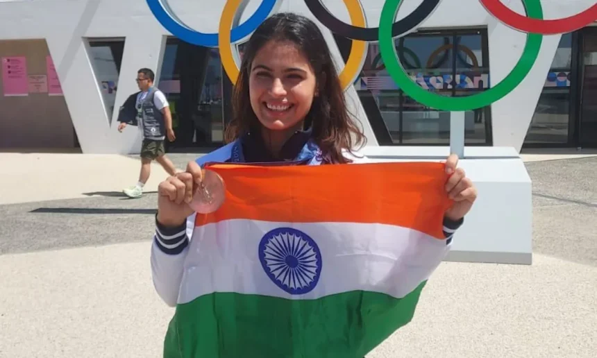 Manu Bhaker posing with the Bronze Medal and the Indian Flag