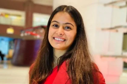 An image of Manu Bhaker smiling